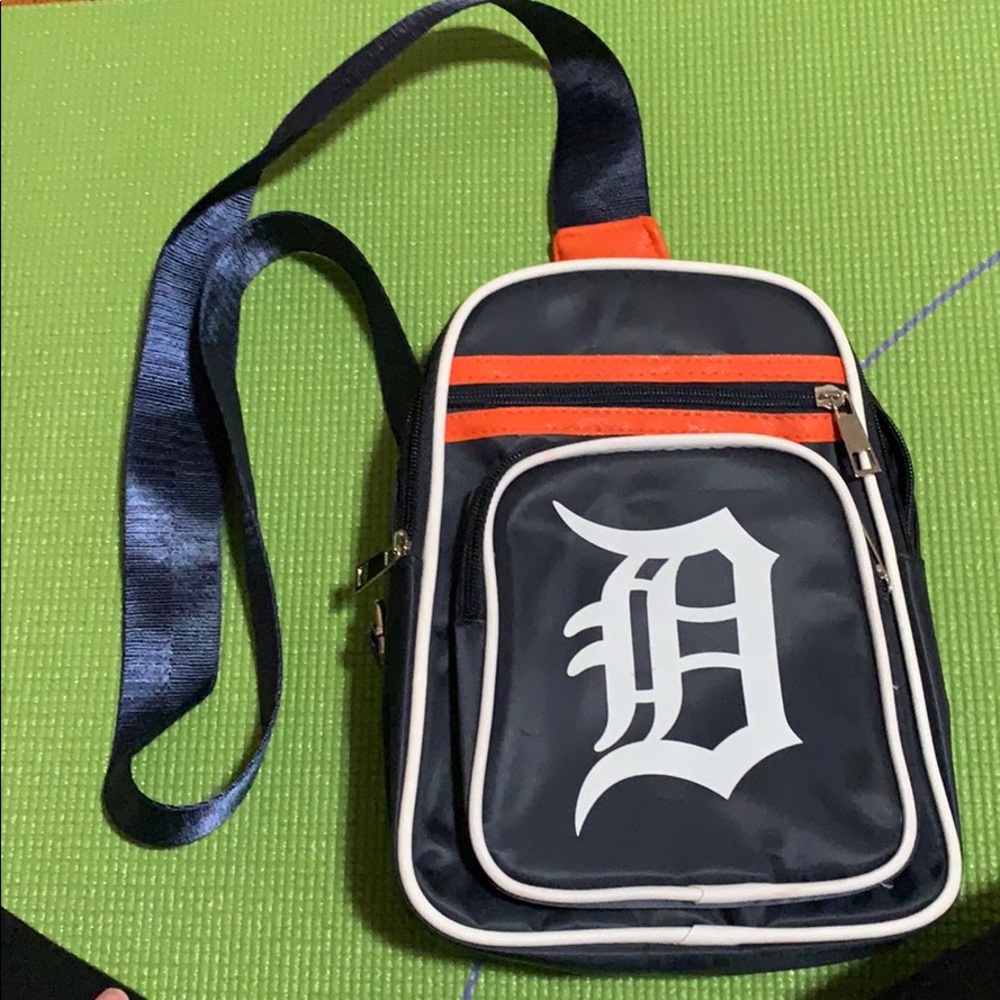 Crossbody bag
